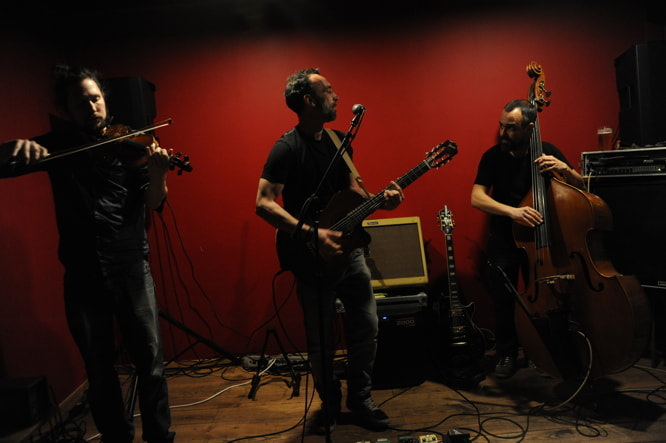 Xavier, Victor et Vincent du groupe Vipère en concert à Nantes